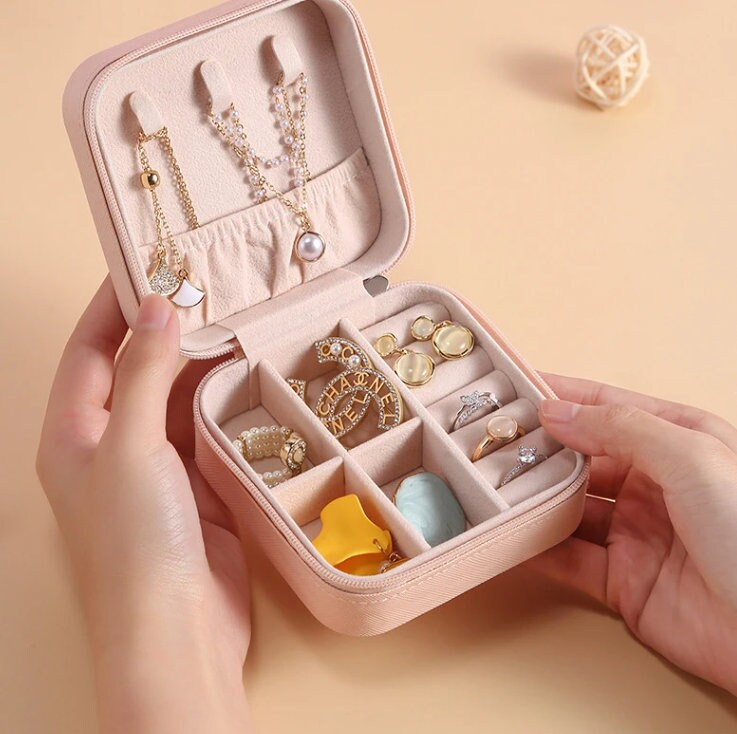 Birth Flower Jewelry Travel Case, Birth Month Flower Gift, Personalized Birthday Gift, Leather Jewelry Travel Case, Custom Jewelry Case