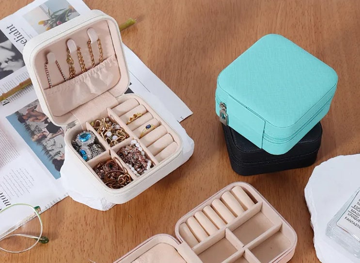 Birth Flower Jewelry Travel Case, Birth Month Flower Gift, Personalized Birthday Gift, Leather Jewelry Travel Case, Custom Jewelry Case